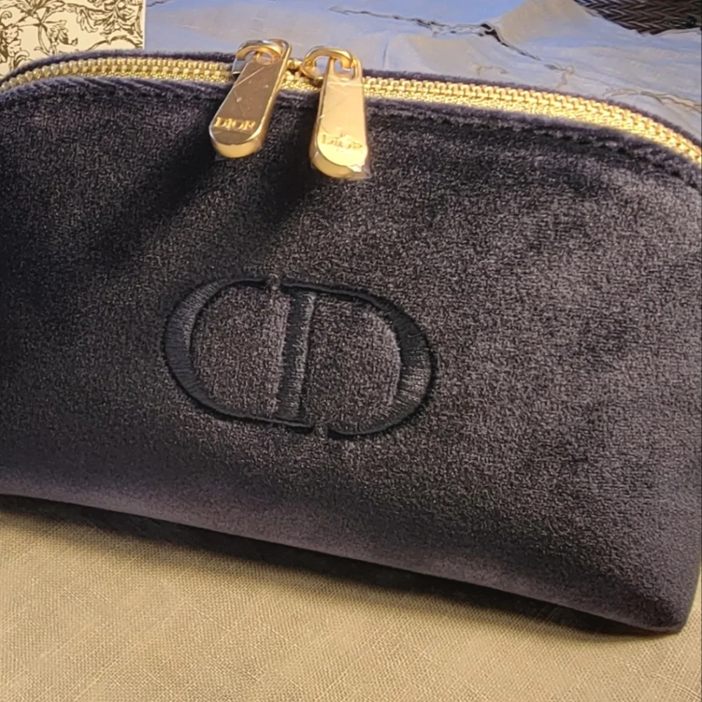 Dior Navy Blue Velvet Beauty Case. NIB - Picture 2 of 4
